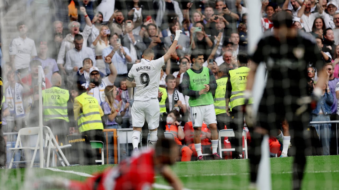 benzema casse les reins du gardien du rayo et marque !