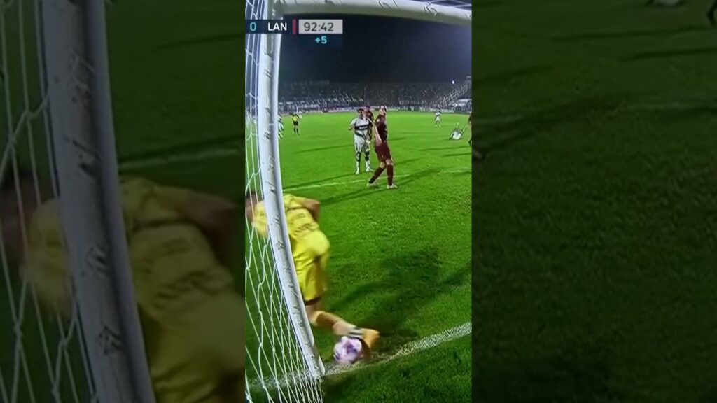 😭 cette boulette du gardien de lanus à la 90+3 ! #shorts