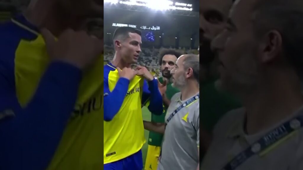 😠 cristiano ronaldo s’énerve et pousse un membre du staff adverse ! #shorts