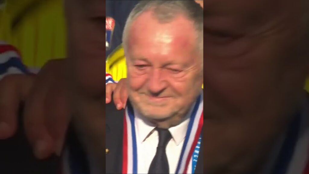 l’émotion de jean michel aulas pour son dernier trophée !