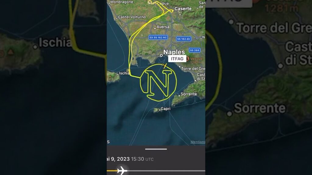 naples : un supporter dessine le logo du club… avec son trajet de vol