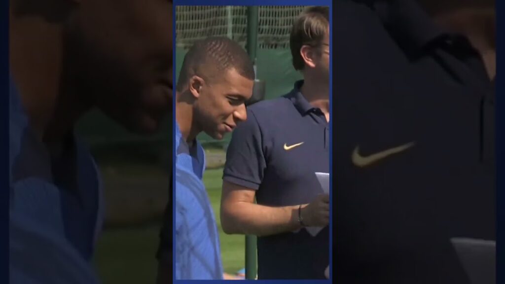 equipe de france : une casquette du barça ? mbappé mort de rire