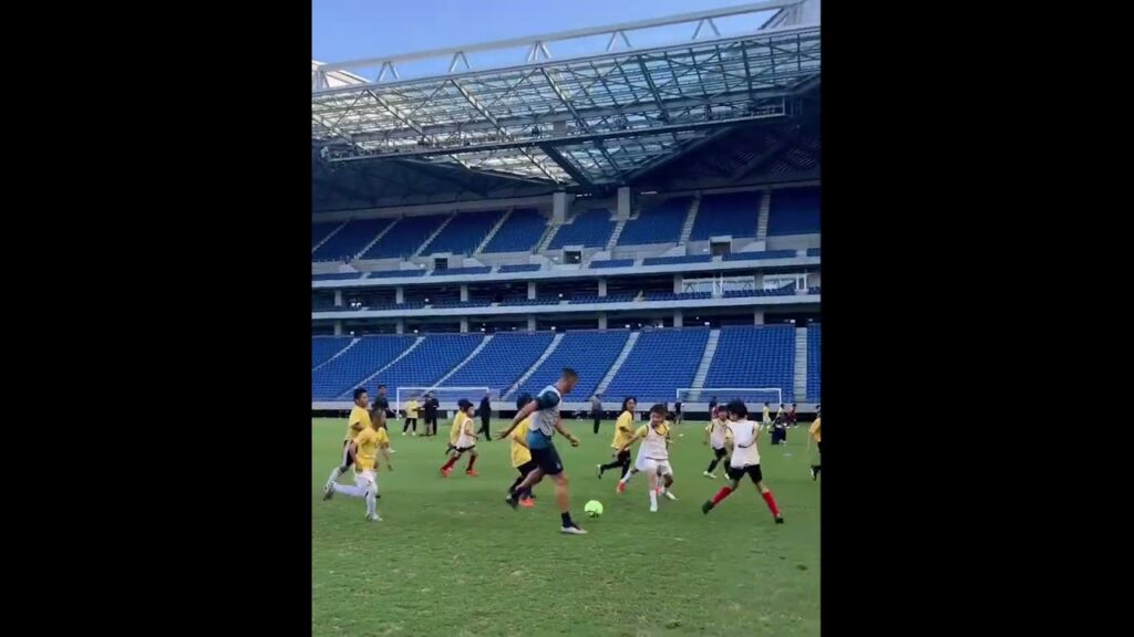 cristiano ronaldo s’amuse pendant la pré saison au japon (via alnassr/ig) #shorts