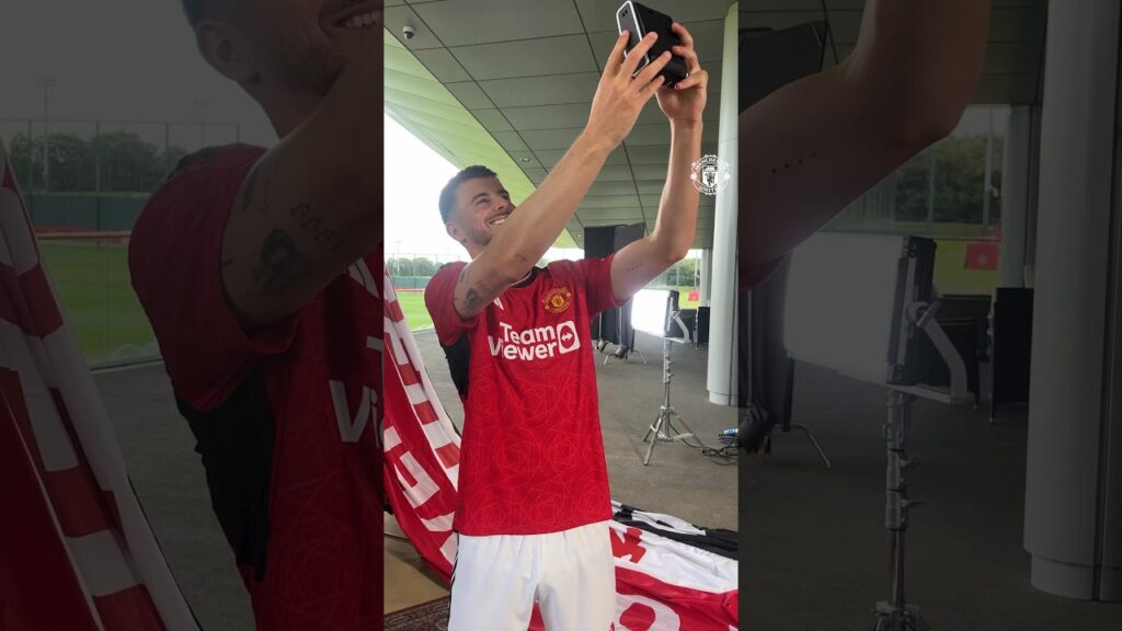 premier selfie en rouge 🤳🔴