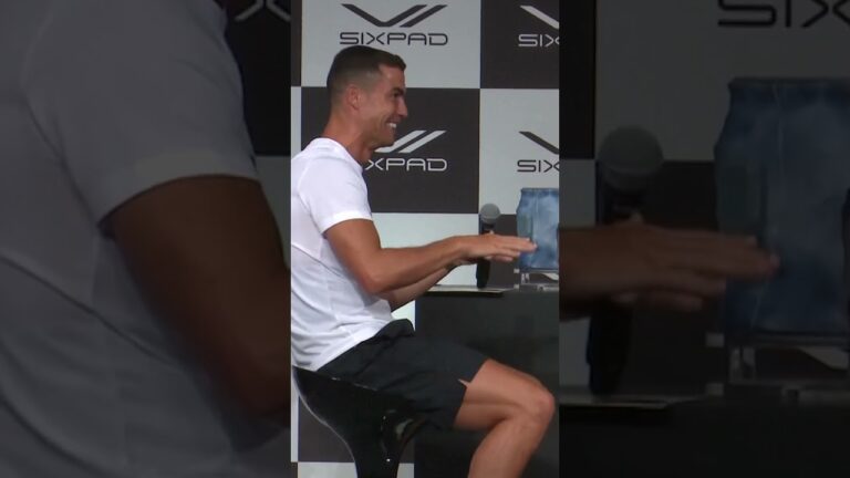 😂 quand cr7 fait un concours d’abdos avec un fan ! #shorts