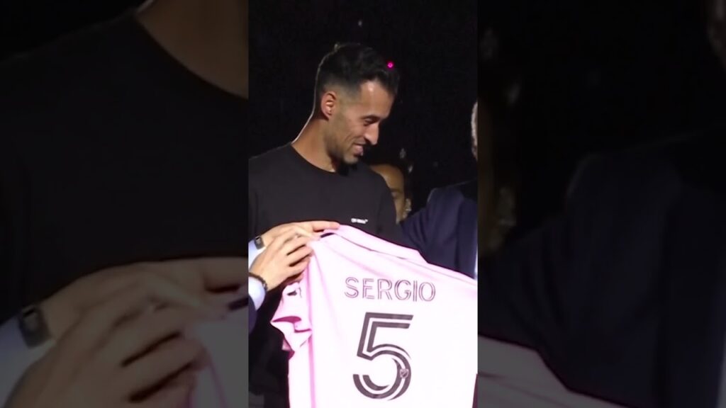 🤩 sergio busquets rejoint officiellement messi à l’inter miami ! #shorts