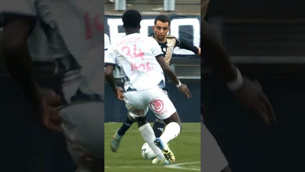 ecris un titre de vidéo en français à partir de celui ci : ce dribble 😱 #ligue2bkt #ligue2 #skills #footballshorts #footballedits