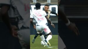 ecris un titre de vidéo en français à partir de celui ci : ce dribble 😱 #ligue2bkt #ligue2 #skills #footballshorts #footballedits