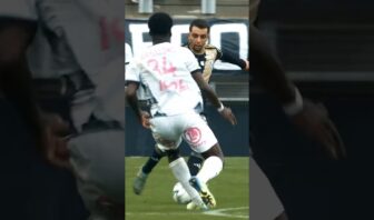 ecris un titre de vidéo en français à partir de celui ci : ce dribble 😱 #ligue2bkt #ligue2 #skills #footballshorts #footballedits