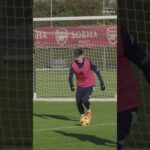 la frappe fulgurante de kieran tierney lors d’une session d’entraînement à arsenal ! 🎯 #arsenal