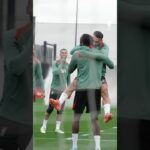 un moment chaleureux entre salah et konaté 🤗