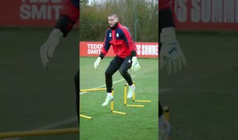 les gardiens en pleine action : démonstration de travail acharné 🧤💪